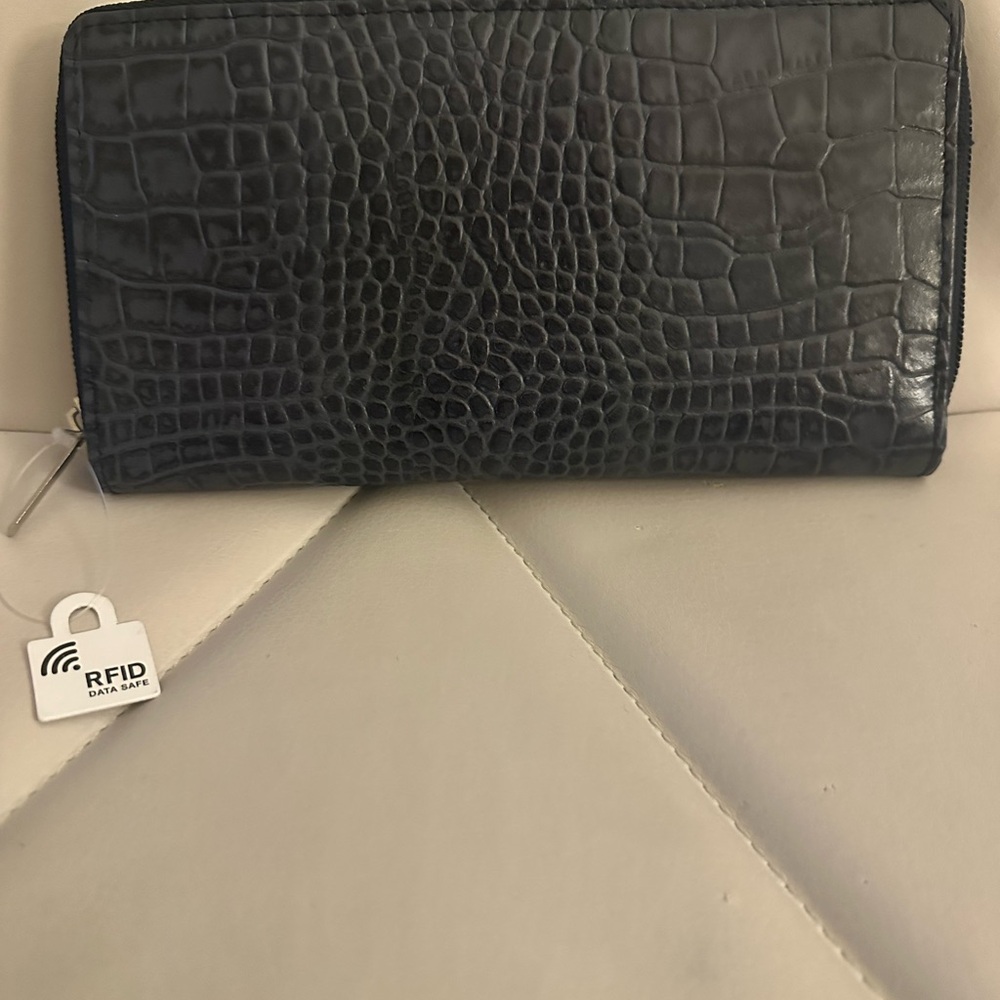 Dark Blue Crocodile Embossed Pattern RFID Protected Genuine Leather Wallet
